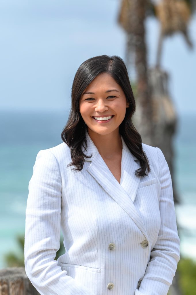 Professional headshot testimonial from Taryn, a San Diego lawyer, regarding her experience with Noah Gilman Productions.